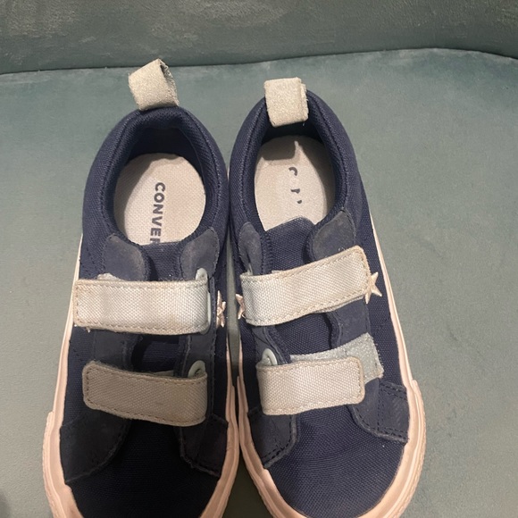 Toddler Converse low top toddler sneakers / size 10 US toddler - Picture 5 of 13